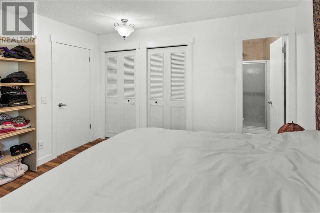 Single Family House 4 Level for Sale in  Bergen Place NW Beddington Heights Calgary 