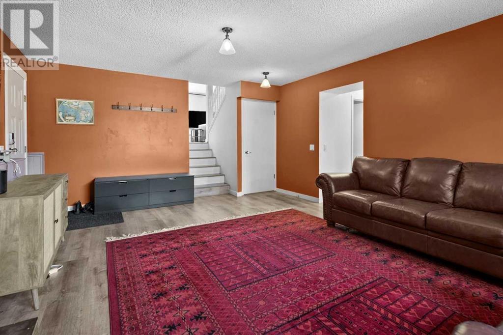 Single Family House 4 Level for Sale in  Bergen Place NW Beddington Heights Calgary 