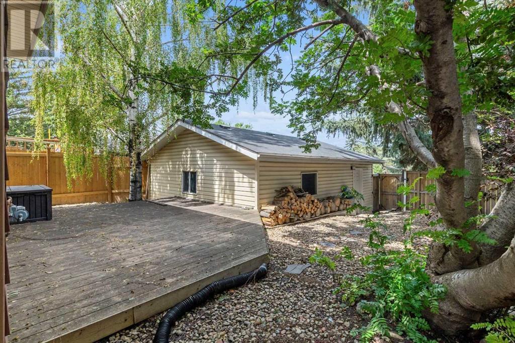 Single Family House 4 Level for Sale in  Bergen Place NW Beddington Heights Calgary 