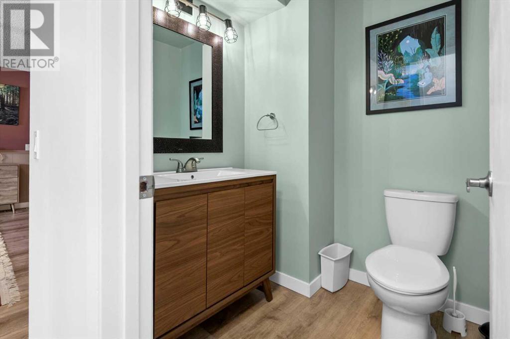 Single Family House 4 Level for Sale in  Bergen Place NW Beddington Heights Calgary 