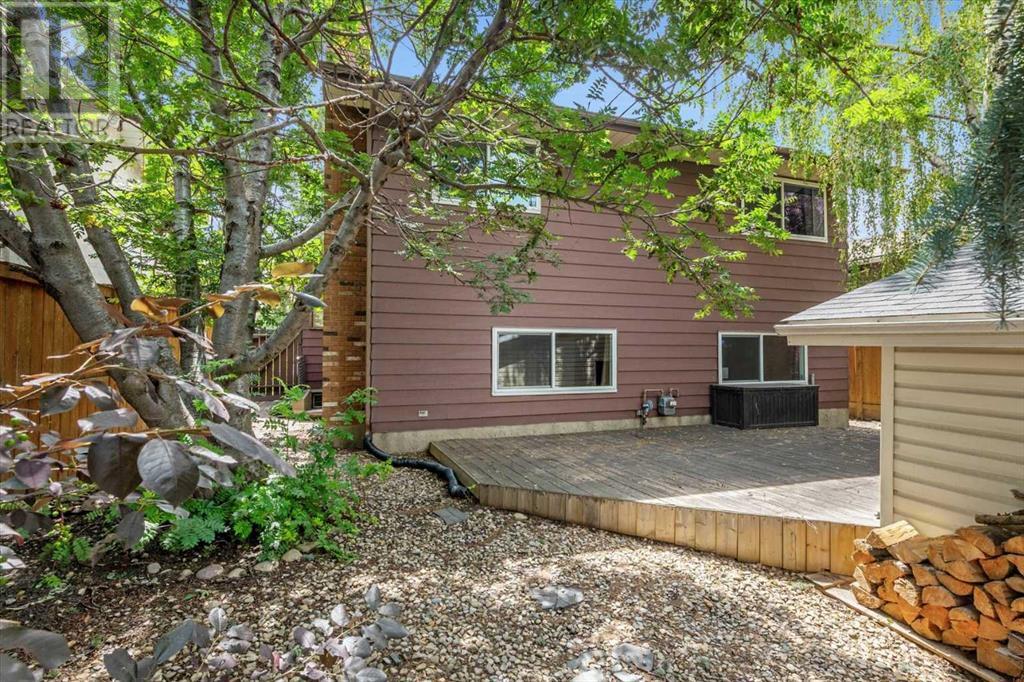 Single Family House 4 Level for Sale in  Bergen Place NW Beddington Heights Calgary 
