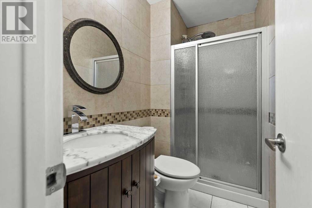 Single Family House 4 Level for Sale in  Bergen Place NW Beddington Heights Calgary 