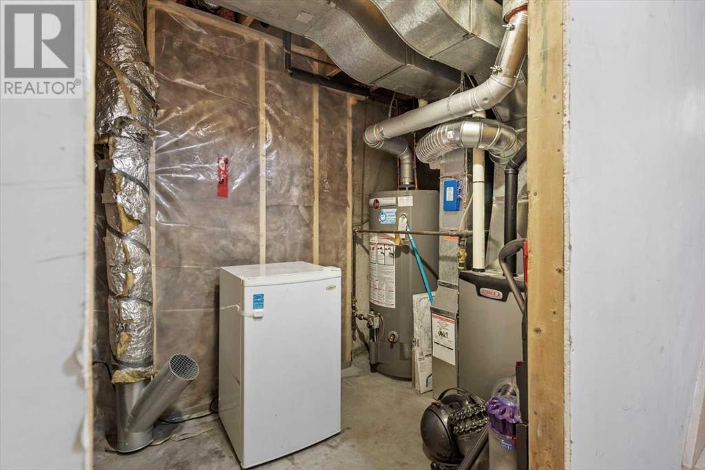 Single Family House 4 Level for Sale in  Bergen Place NW Beddington Heights Calgary 