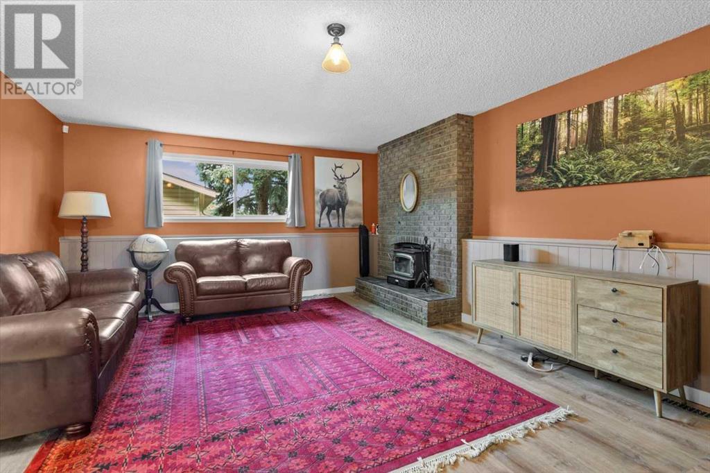 Single Family House 4 Level for Sale in  Bergen Place NW Beddington Heights Calgary 