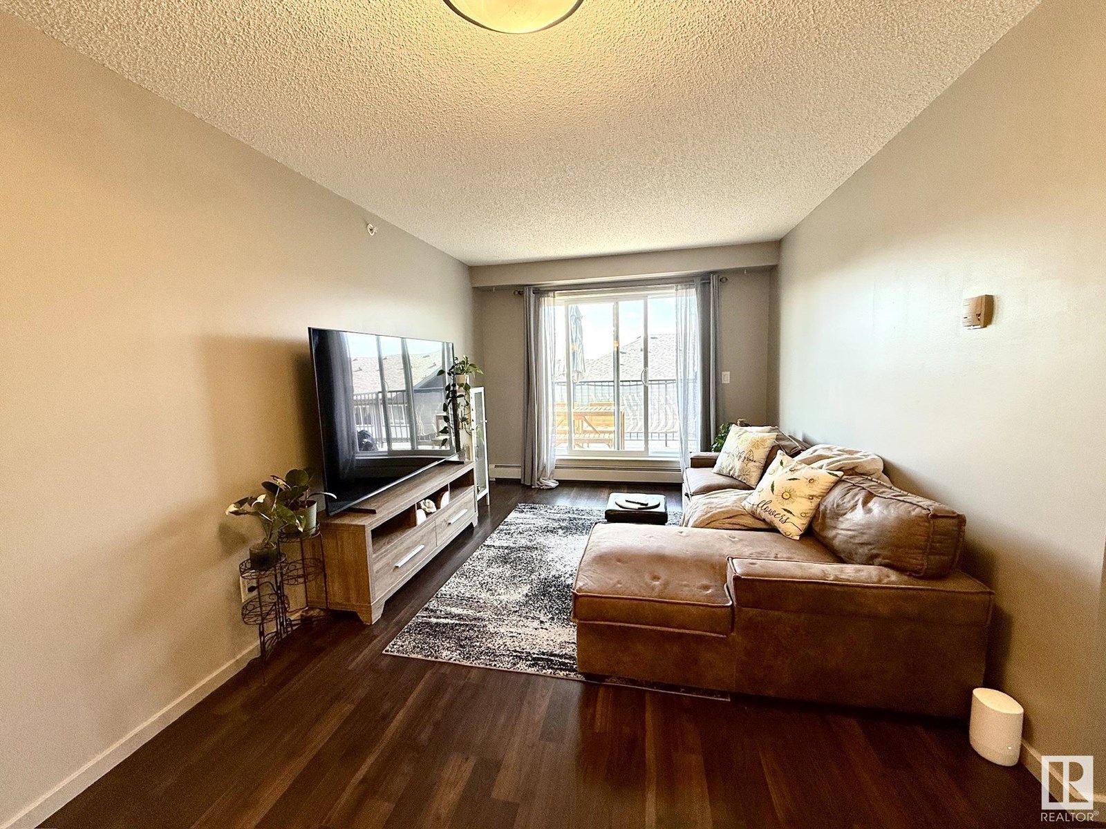 Photo 10 of 402 3353 16 A Av Nw, Edmonton AB