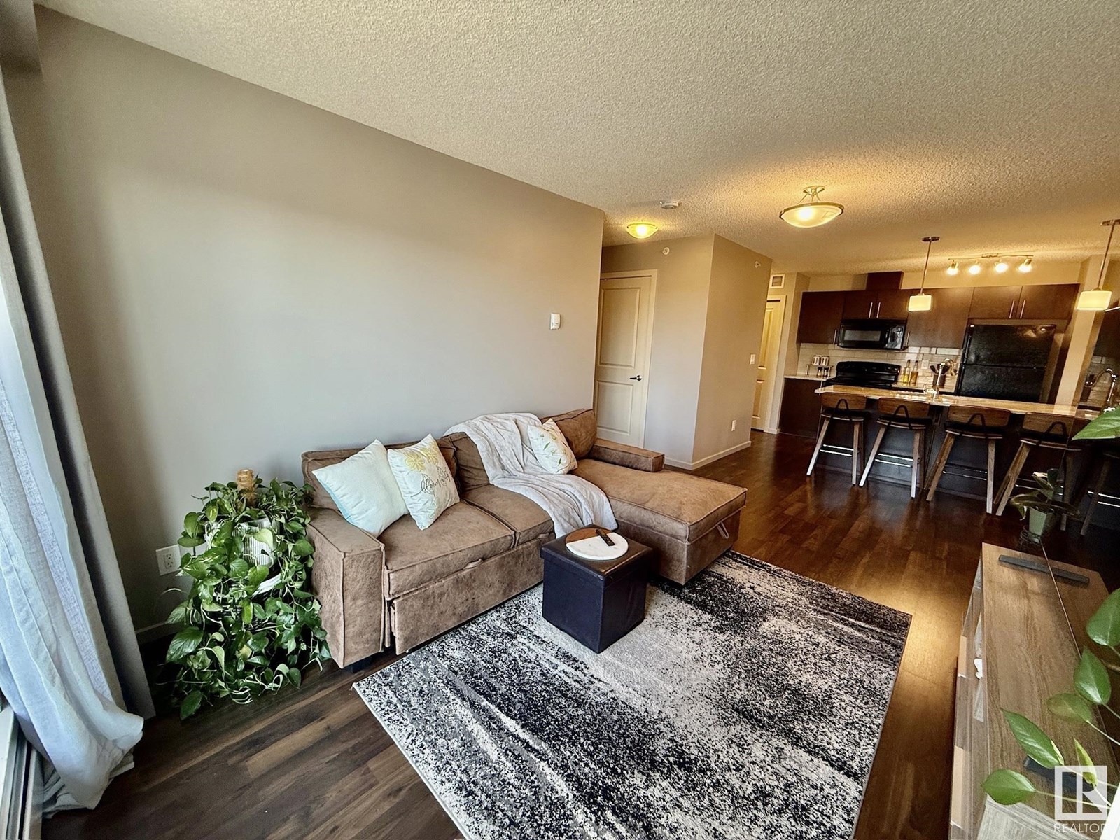Photo 11 of 402 3353 16 A Av Nw, Edmonton AB