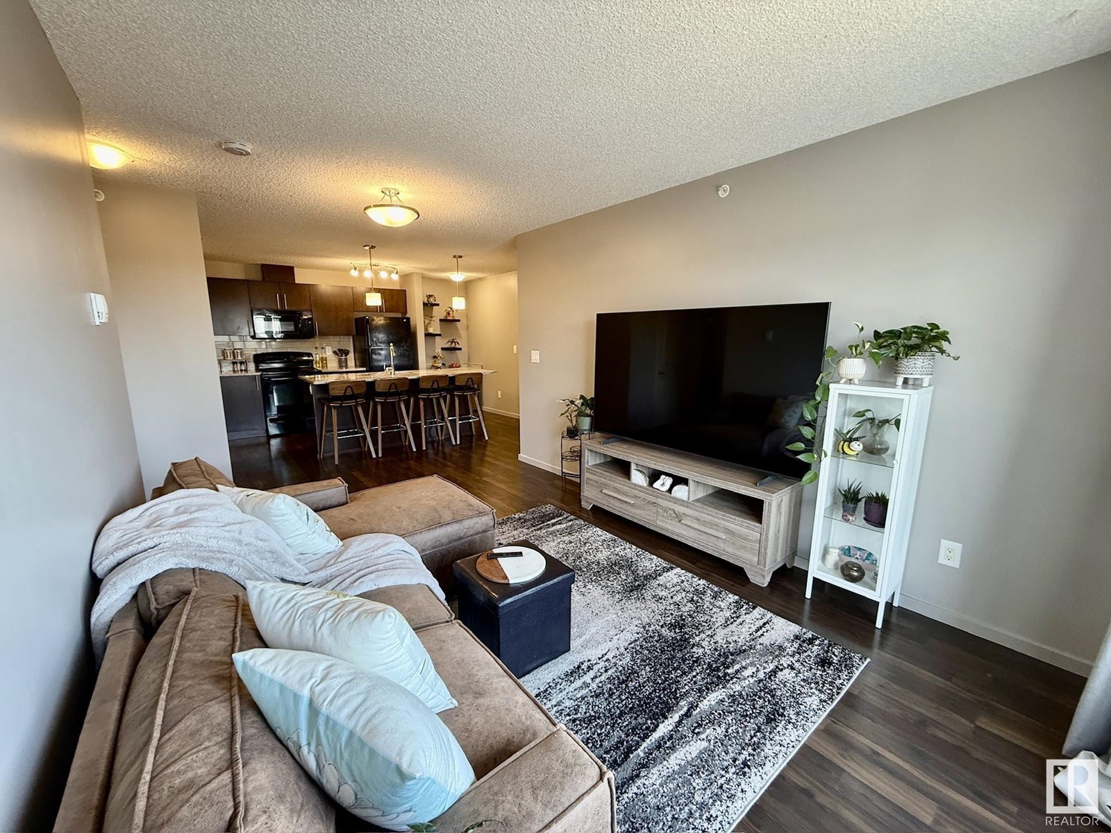 Photo 12 of 402 3353 16 A Av Nw, Edmonton AB
