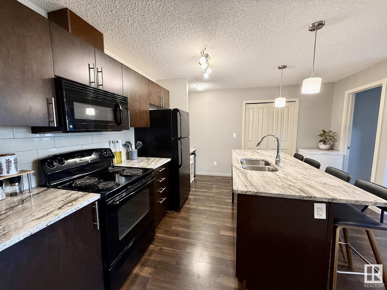 Photo 4 of 402 3353 16 A Av Nw, Edmonton AB