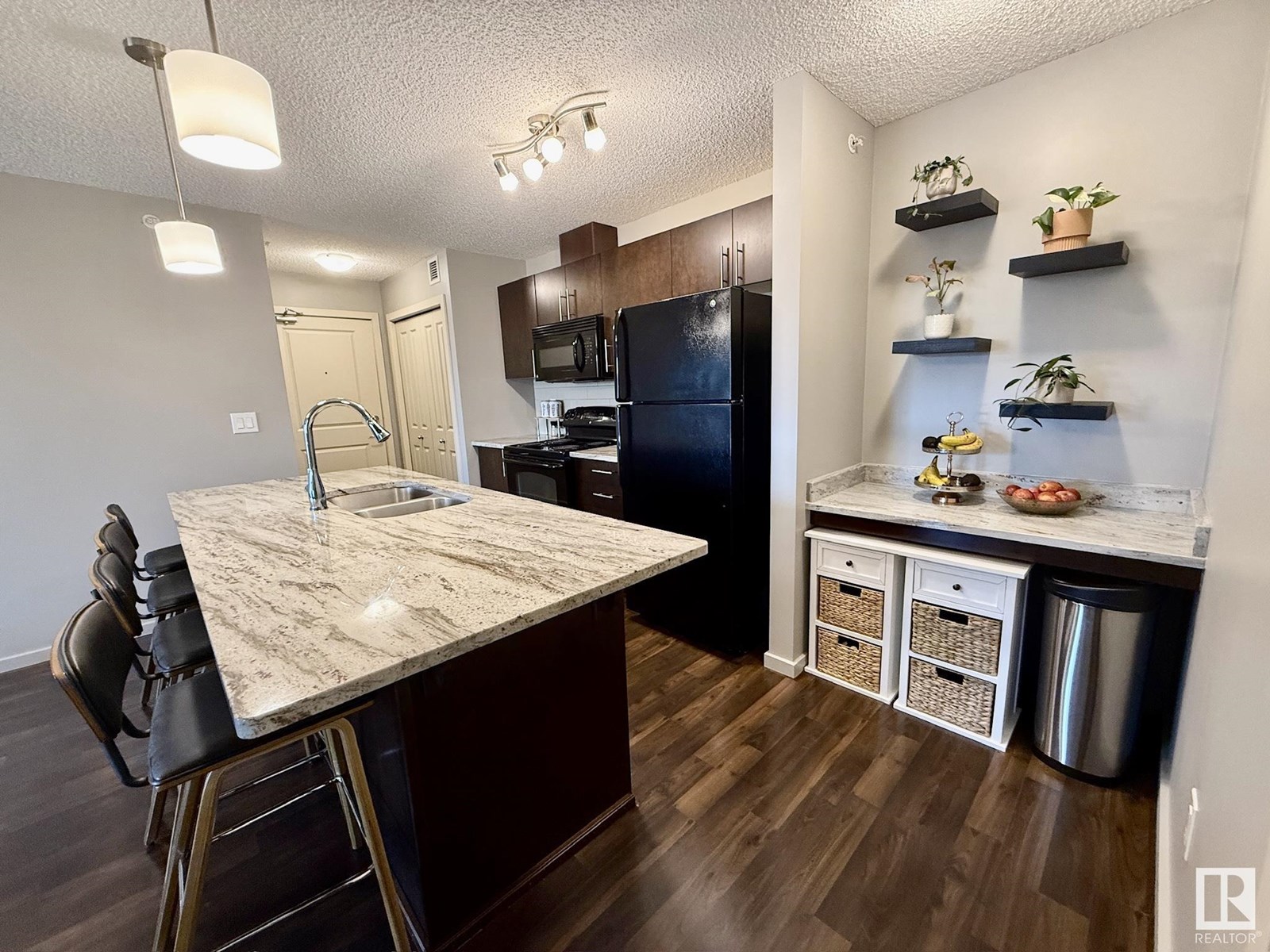 Photo 5 of 402 3353 16 A Av Nw, Edmonton AB