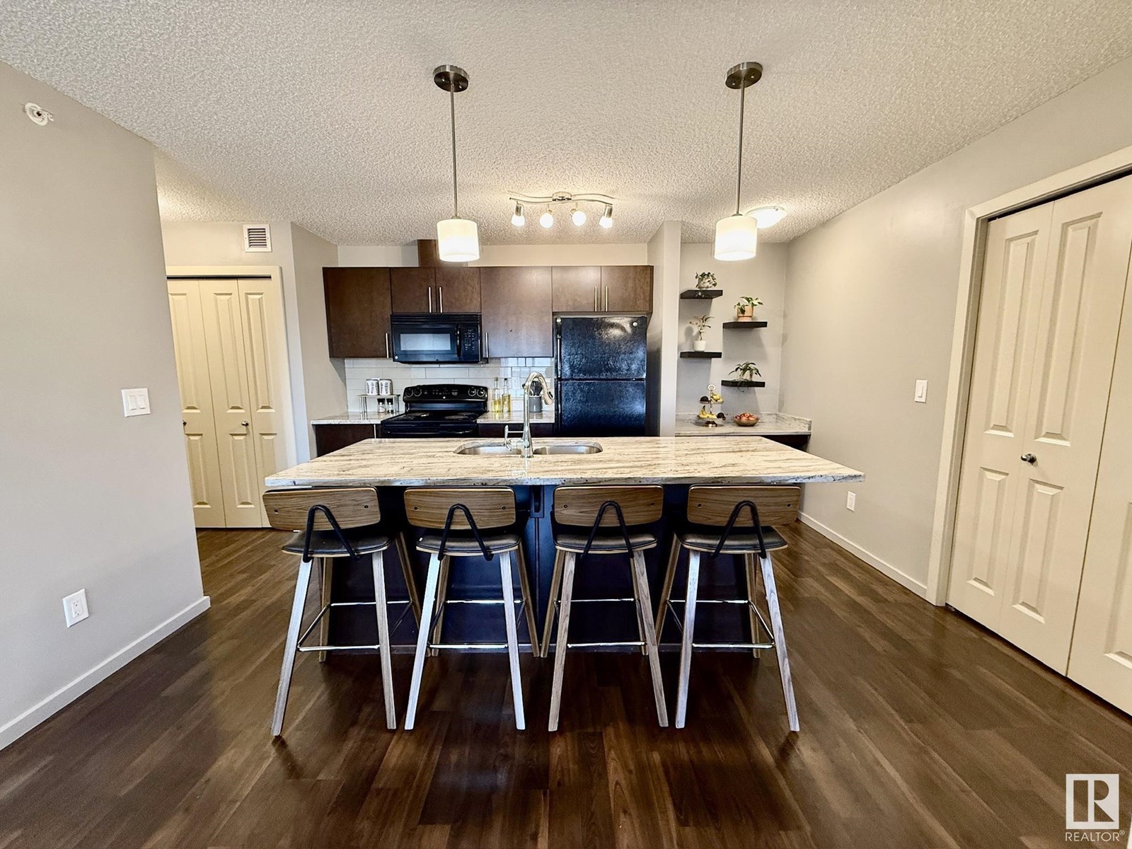 Photo 7 of 402 3353 16 A Av Nw, Edmonton AB