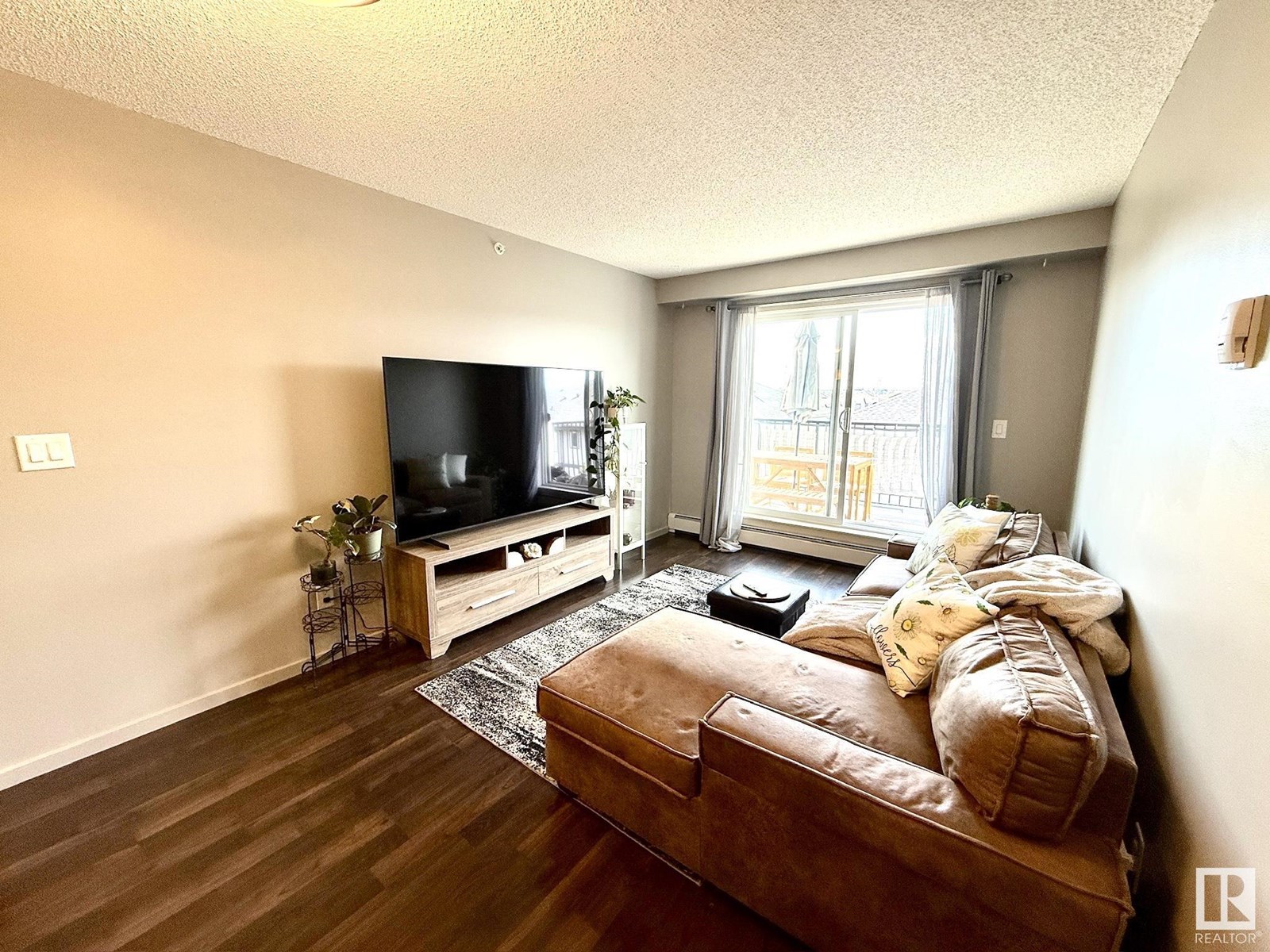 Photo 8 of 402 3353 16 A Av Nw, Edmonton AB