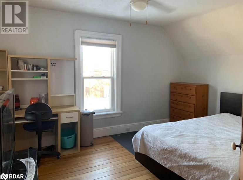 Photo 31 of 49 Park Street, Barrie ON