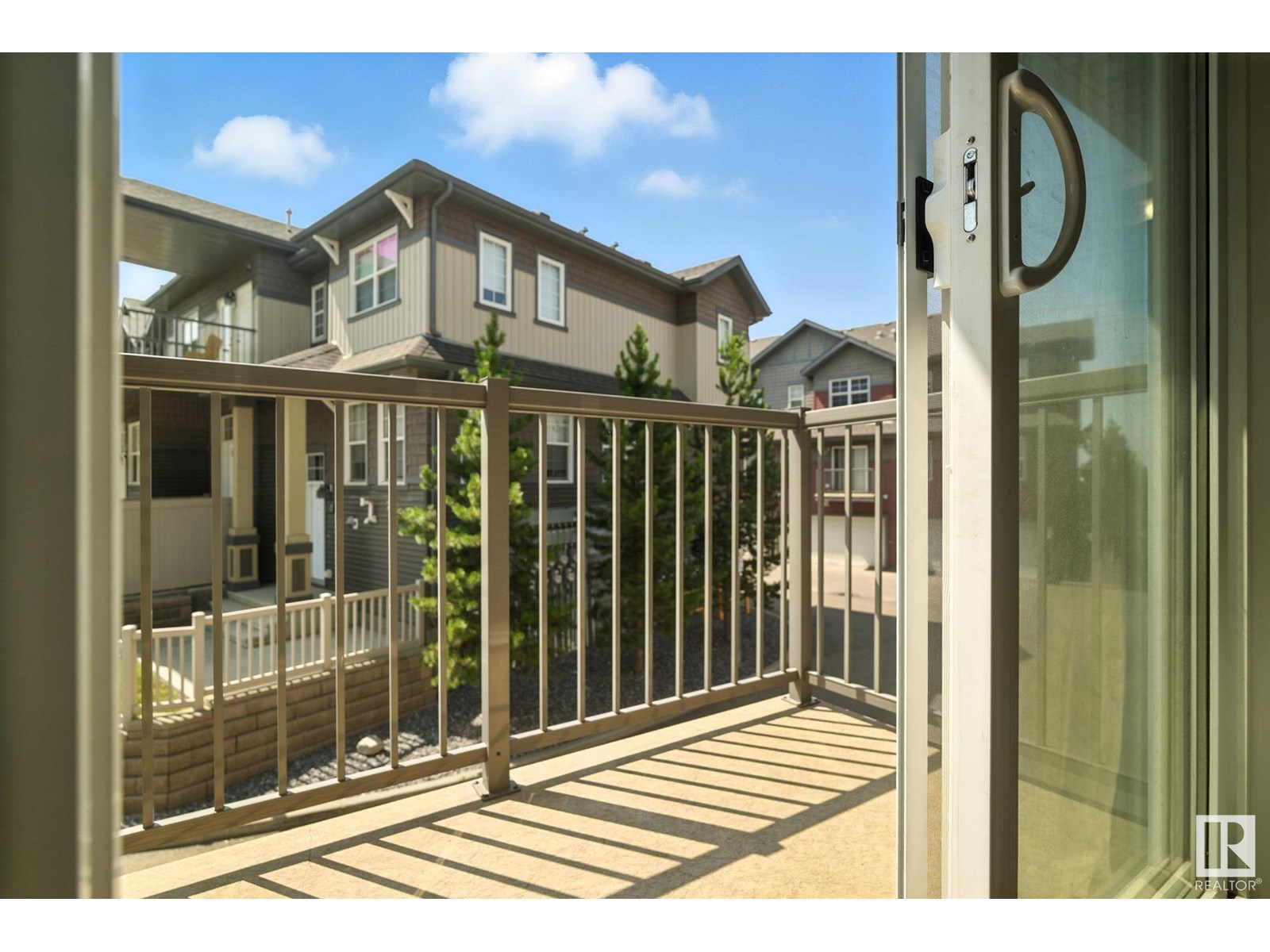 Photo 10 of 4033 Orchards Dr Sw, Edmonton AB