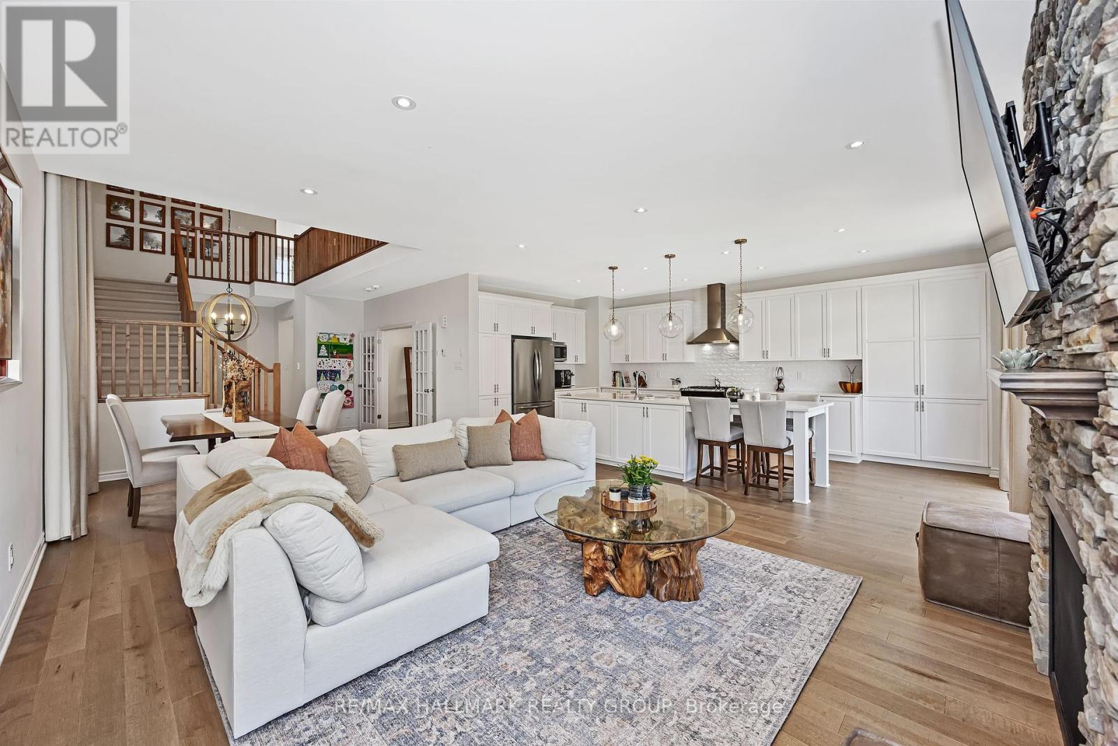 Photo 11 of 271 Mount Nebo Way, Ottawa ON