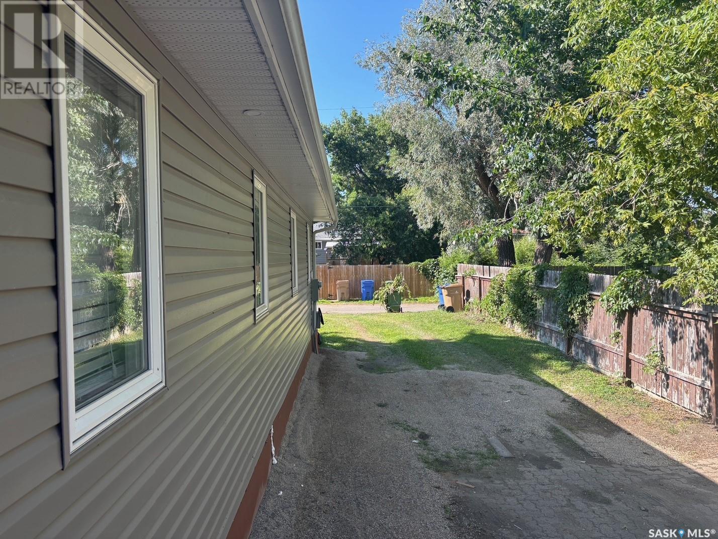 Photo 3 of 3030 Whitmore Avenue, Regina SK
