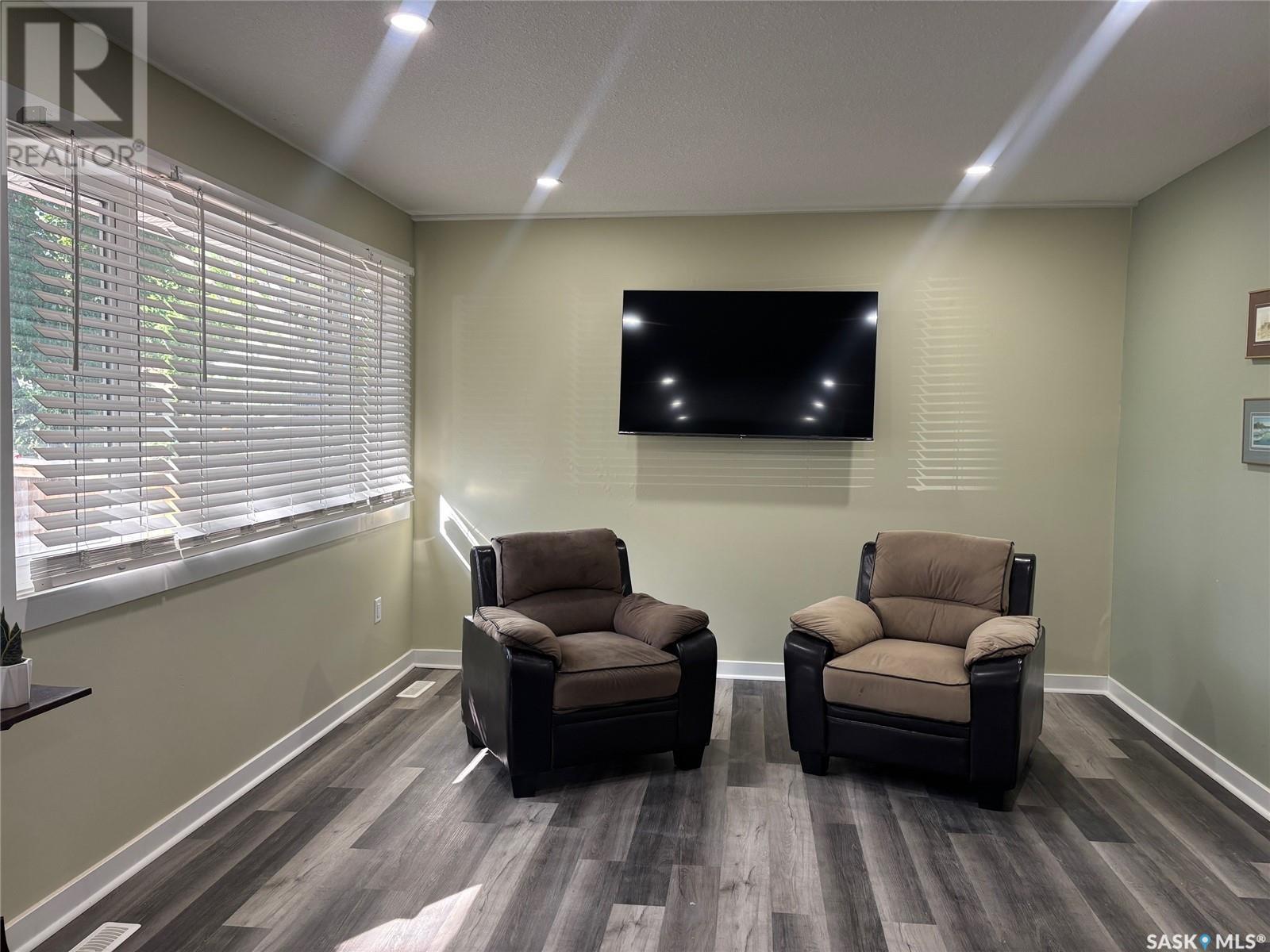 Photo 5 of 3030 Whitmore Avenue, Regina SK