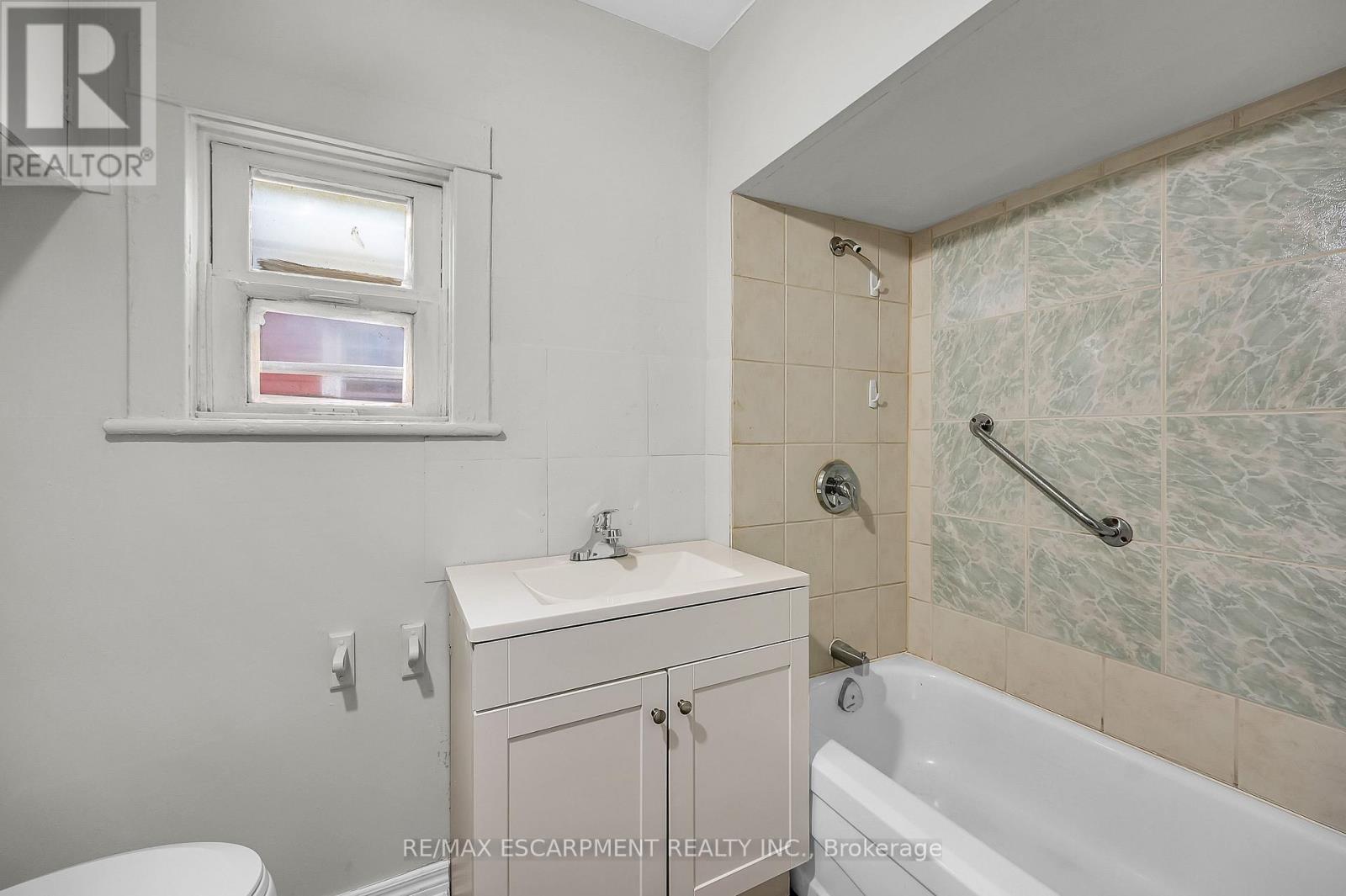 Photo 19 of 1256 Cannon Street E, Hamilton ON