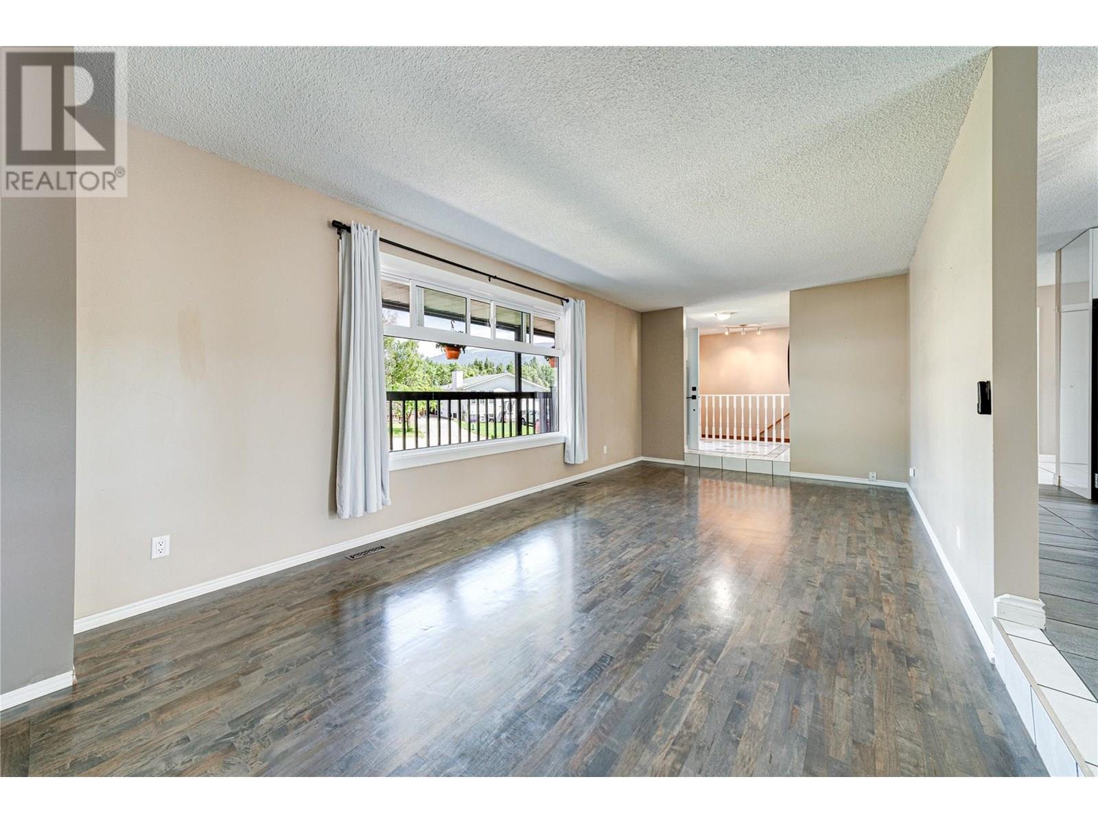 Photo 7 of 1255 Hickory Crescent, Sparwood BC