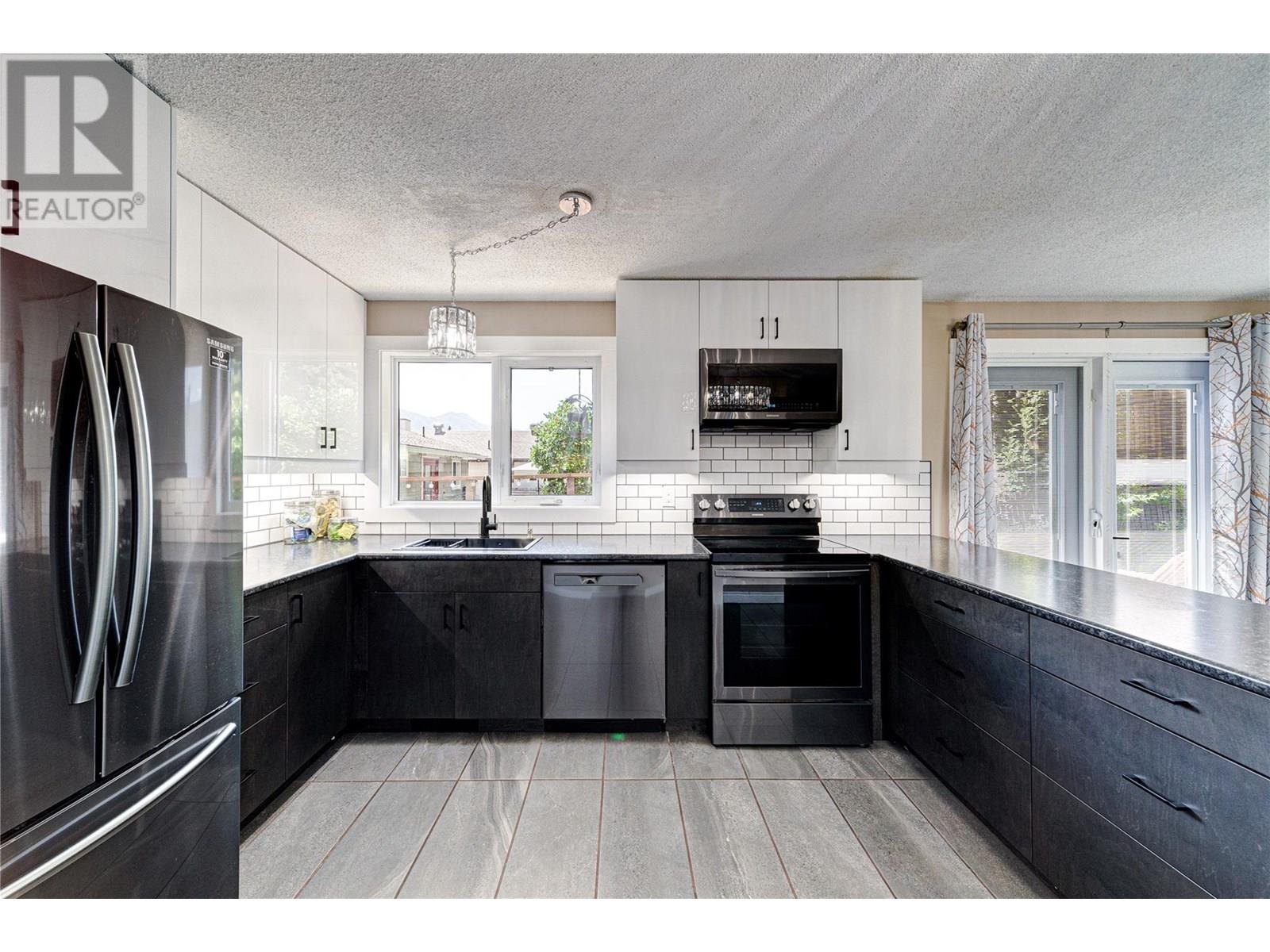 Photo 3 of 1255 Hickory Crescent, Sparwood BC
