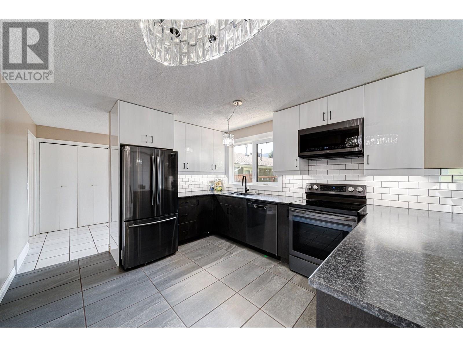 Photo 4 of 1255 Hickory Crescent, Sparwood BC
