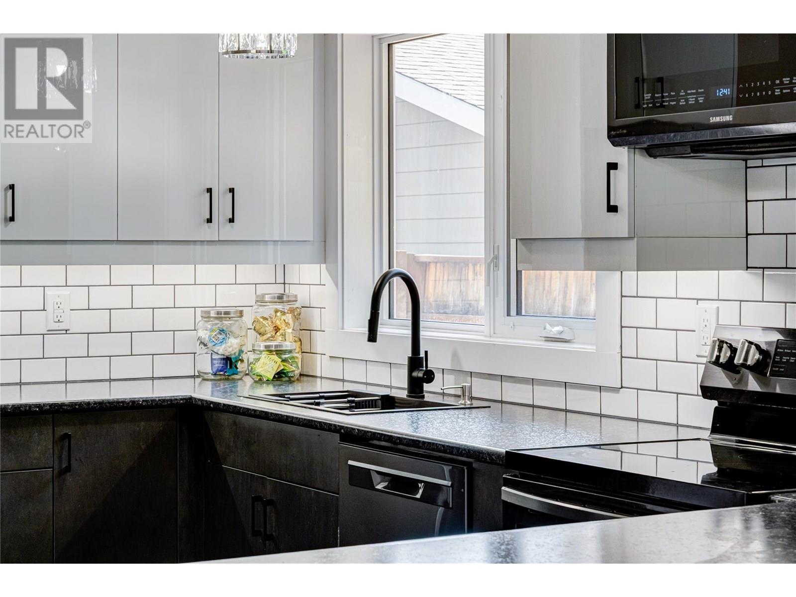 Photo 5 of 1255 Hickory Crescent, Sparwood BC