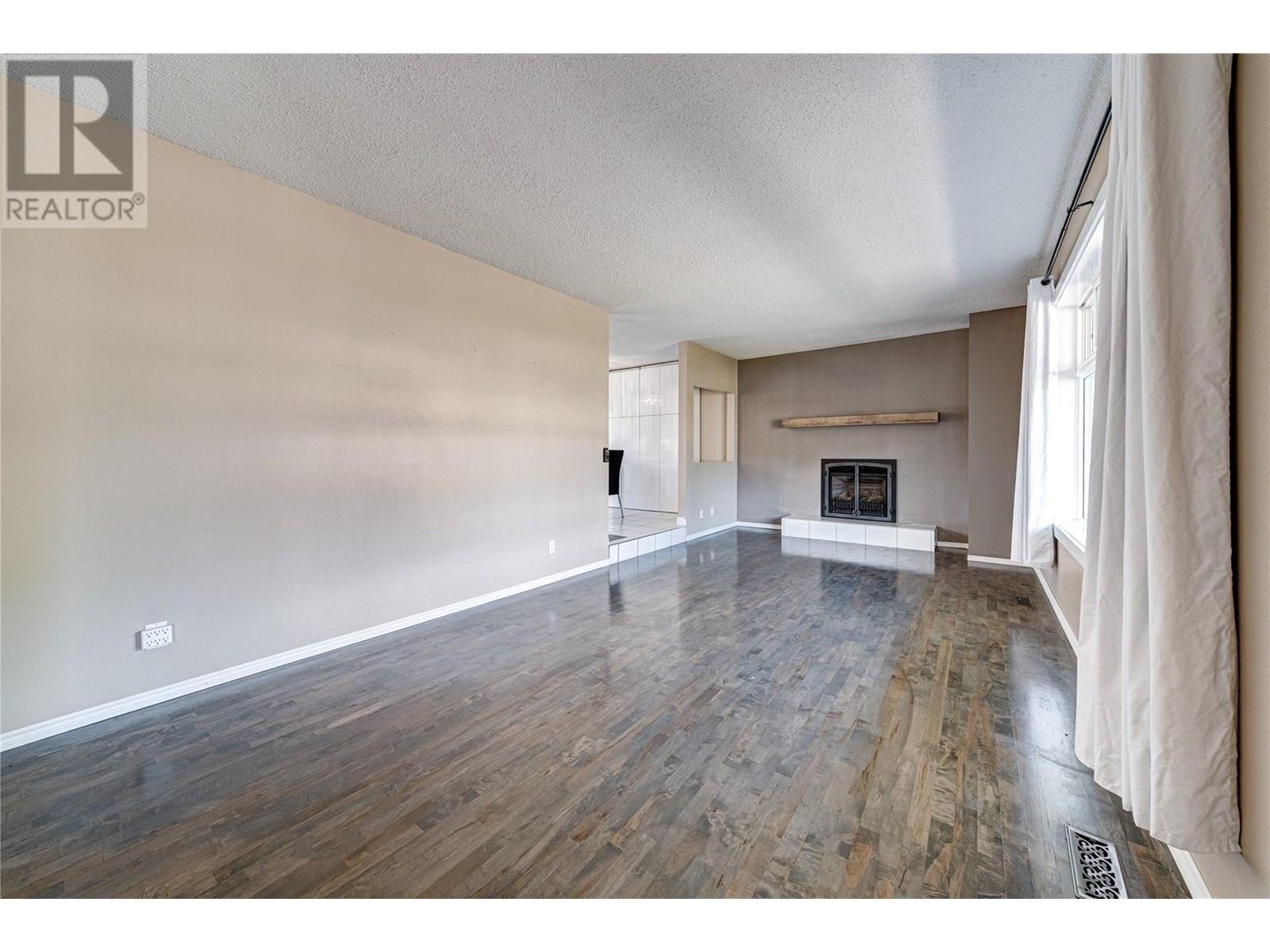 Photo 8 of 1255 Hickory Crescent, Sparwood BC