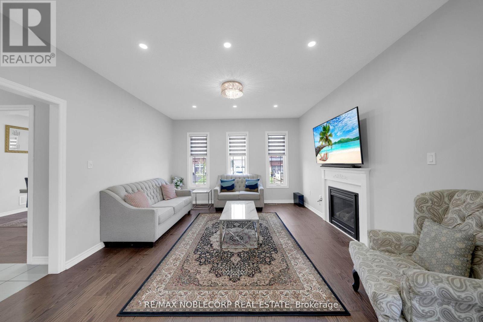 Photo 4 of 1 Walker Boulevard, New Tecumseth ON
