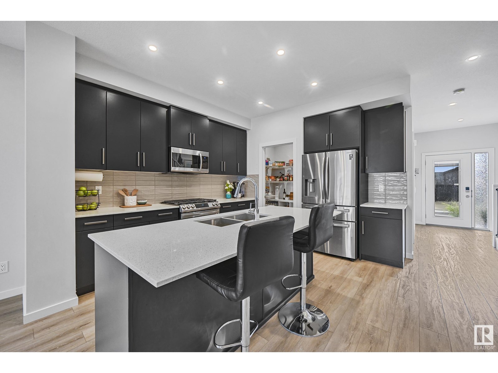 Photo 10 of 3374 Kulay Wy Sw, Edmonton AB