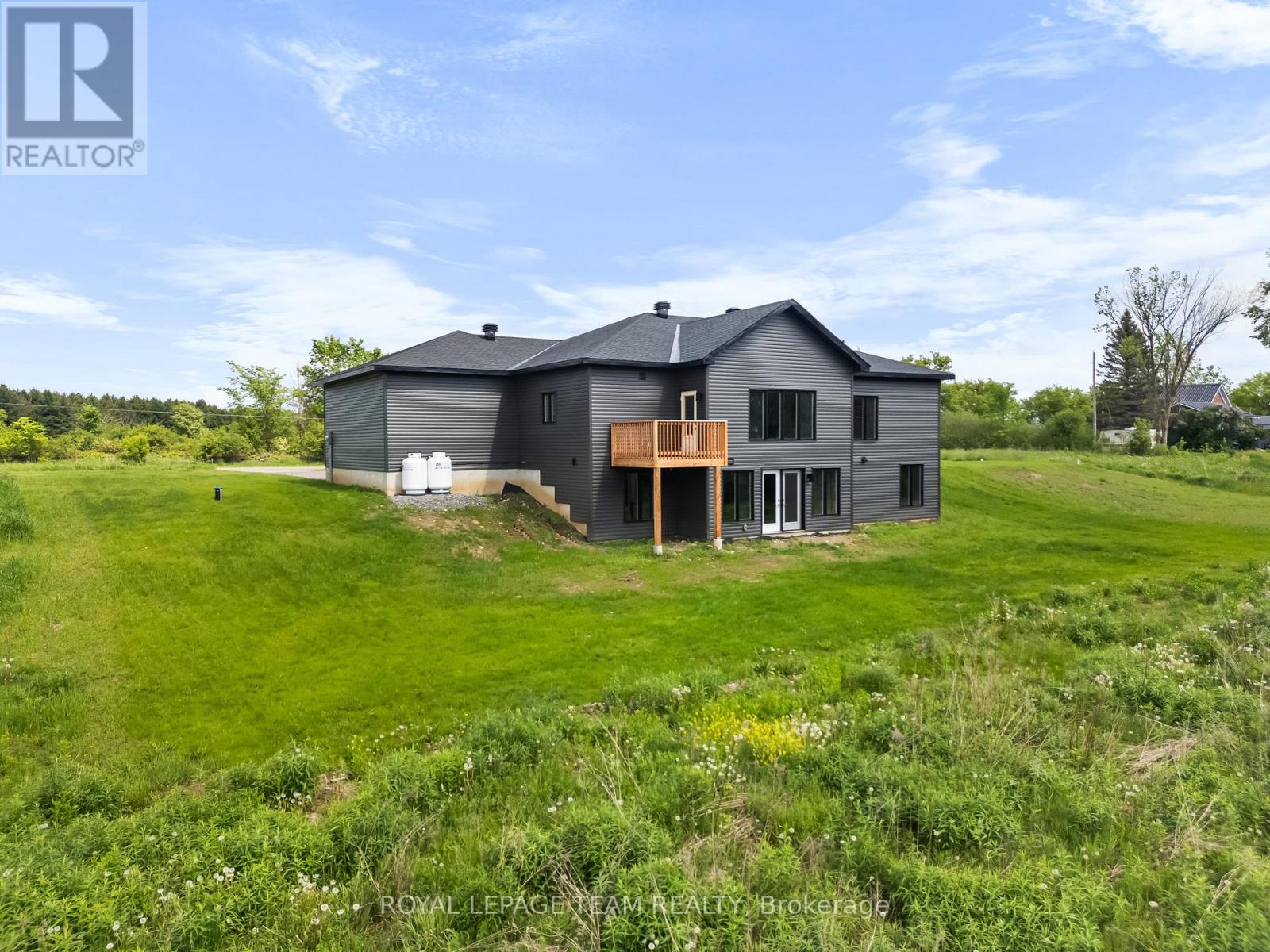 Photo 5 of 465 Pioneer Road, Merrickvillewolford ON
