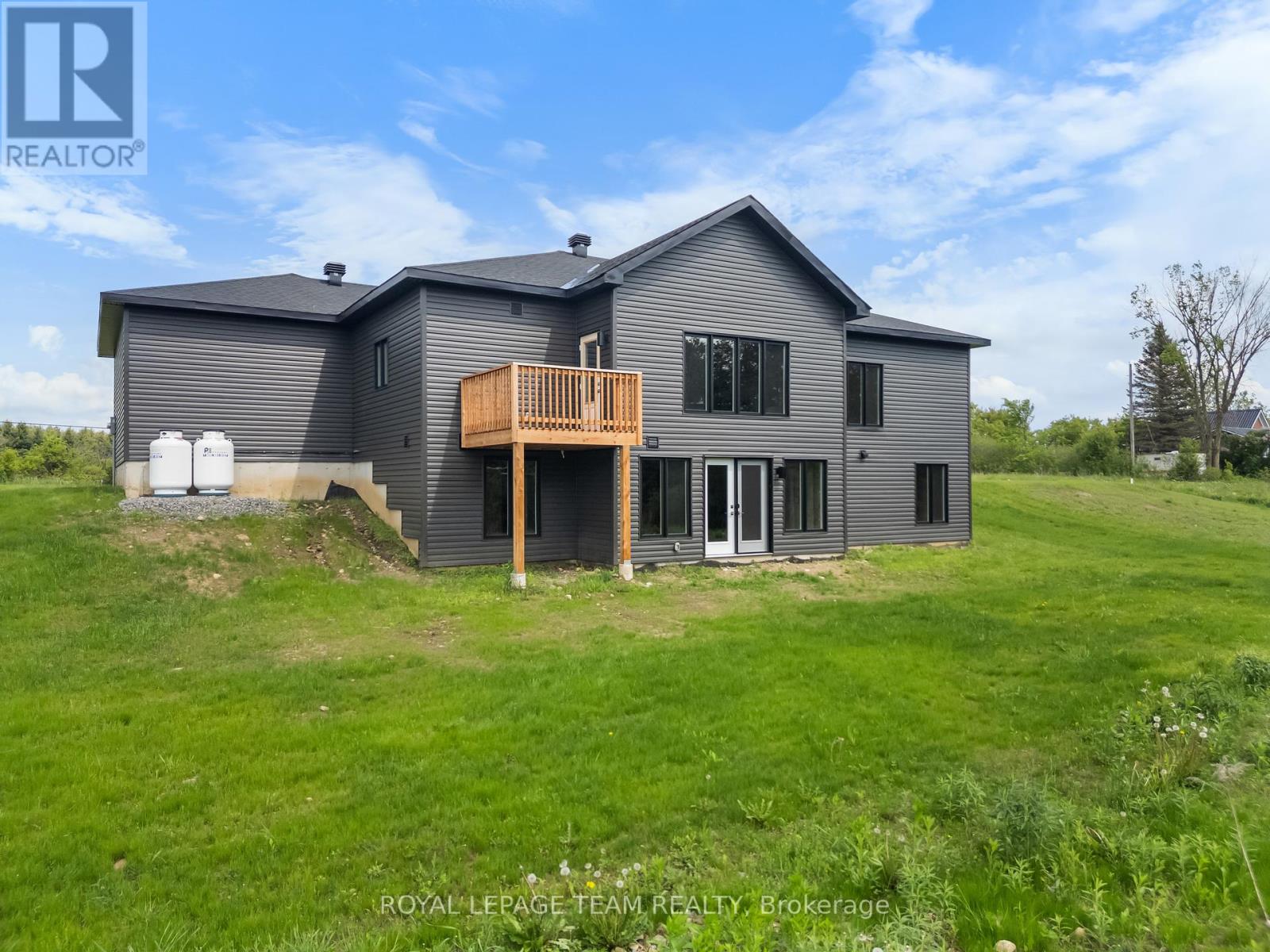 Photo 13 of 465 Pioneer Road, Merrickvillewolford ON