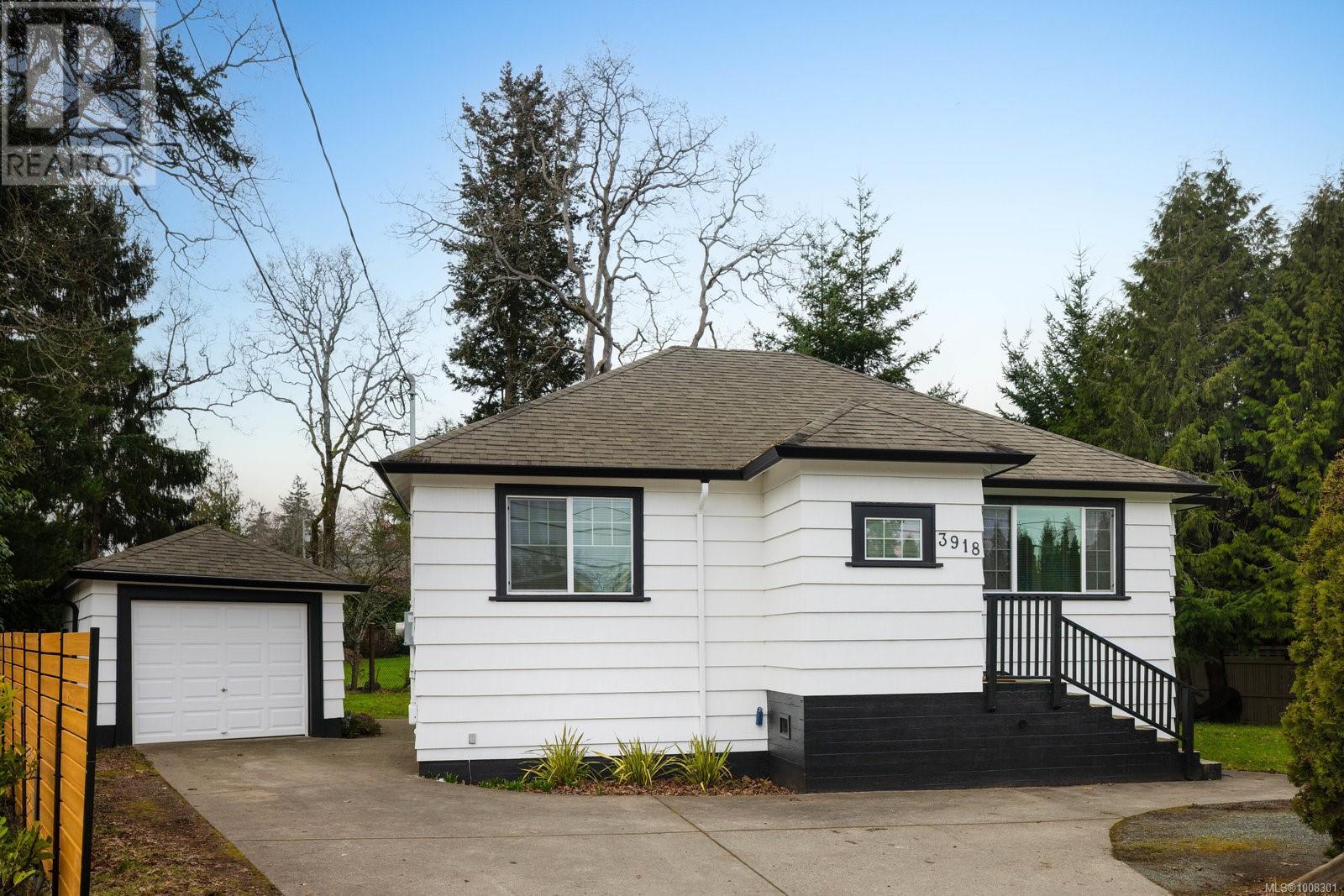 Photo 28 of 3918 Cedar Hill Cross Rd, Saanich BC