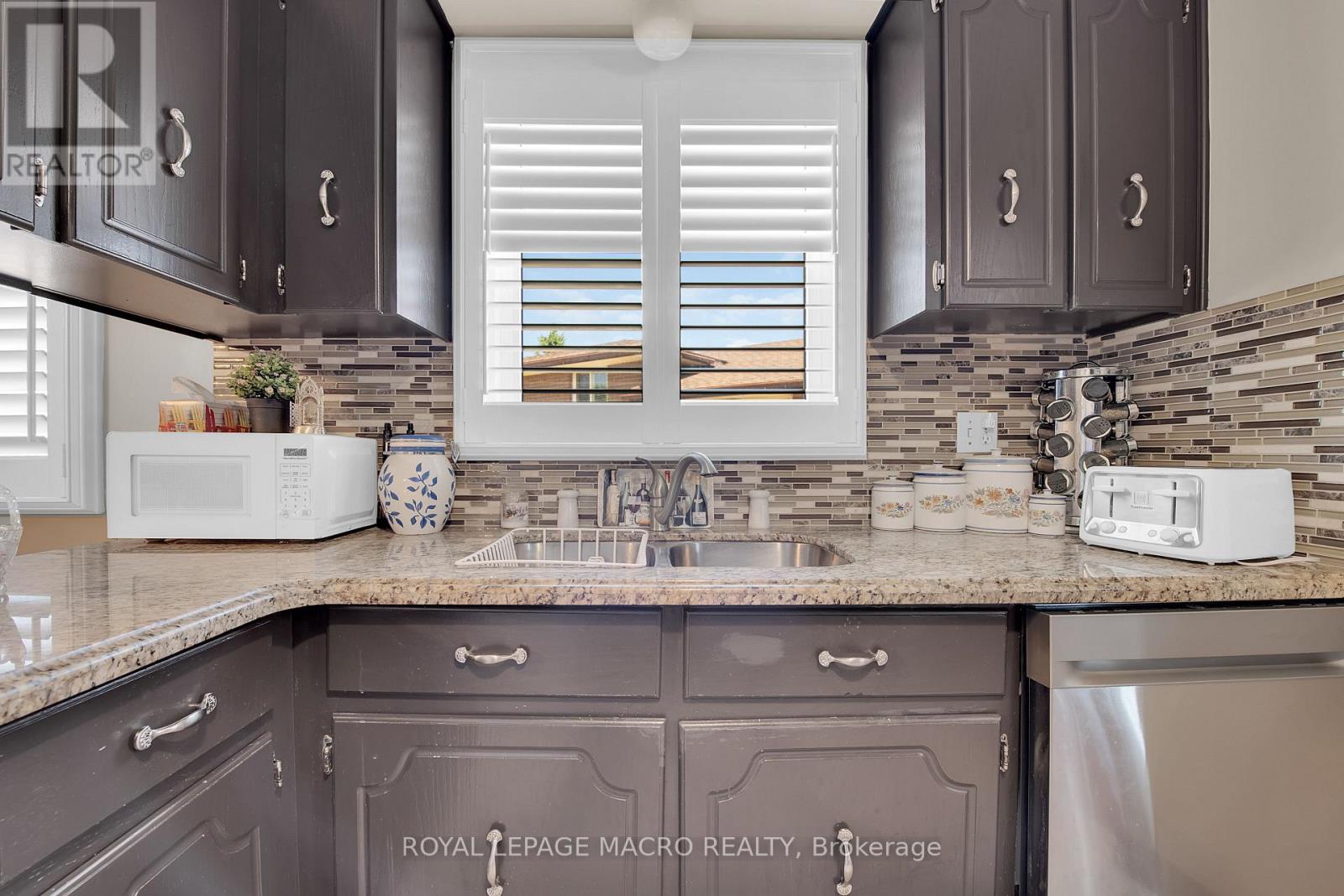 Photo 22 of 18 Villa Court, Hamilton ON