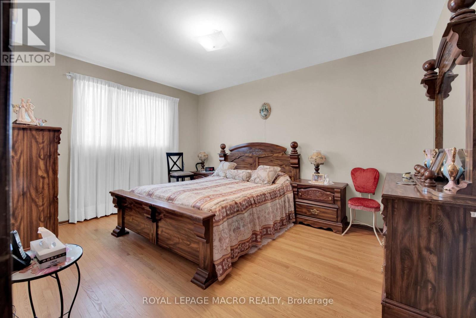 Photo 32 of 18 Villa Court, Hamilton ON