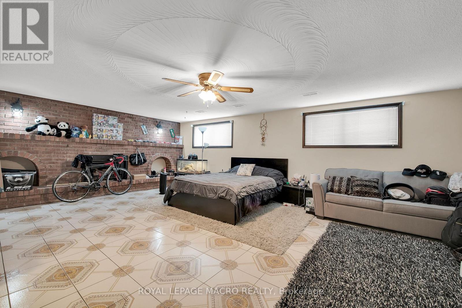 Photo 25 of 18 Villa Court, Hamilton ON