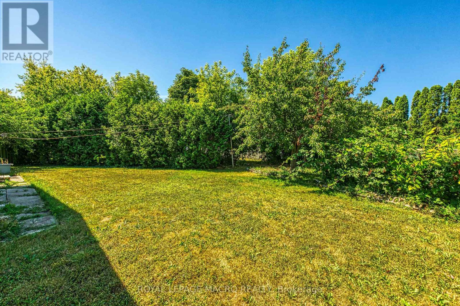 Photo 28 of 18 Villa Court, Hamilton ON