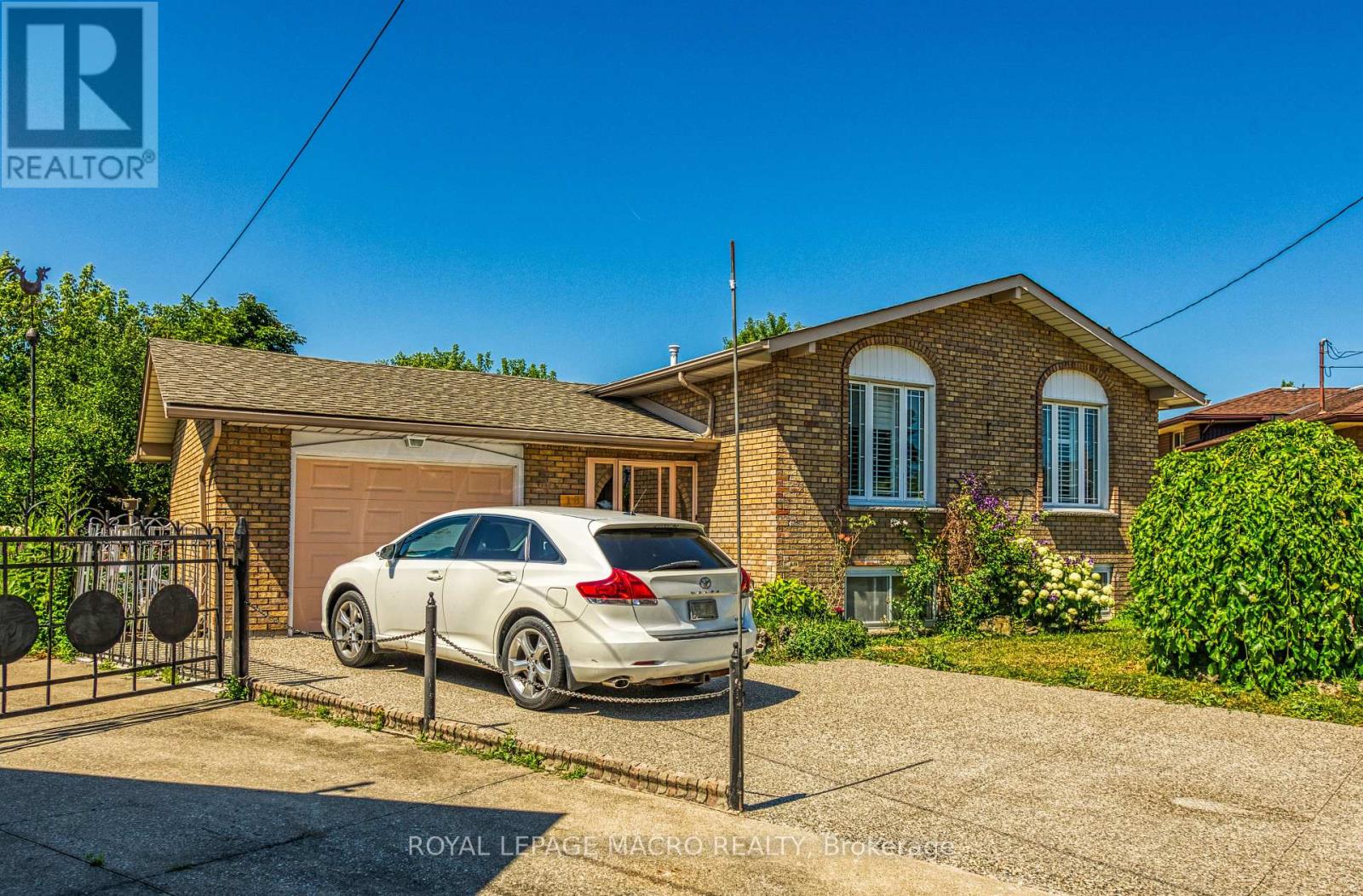 Photo 21 of 18 Villa Court, Hamilton ON