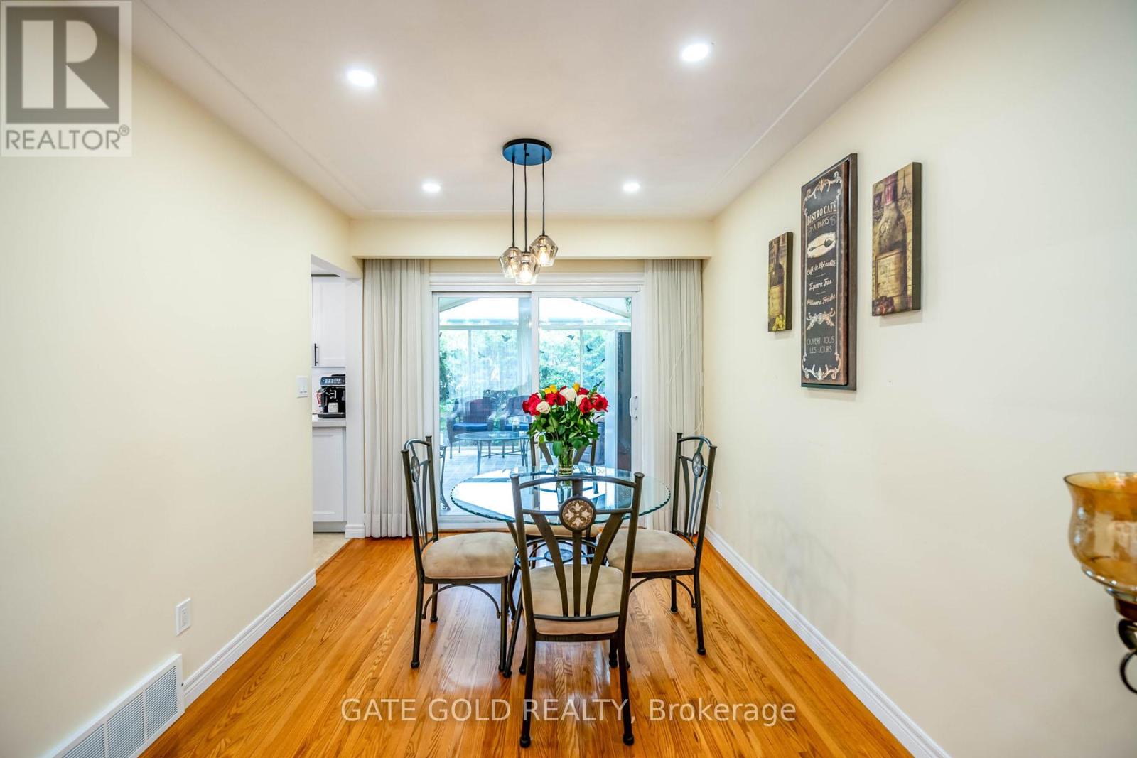 Photo 6 of 122 Forest Hill Road, Grimsby ON