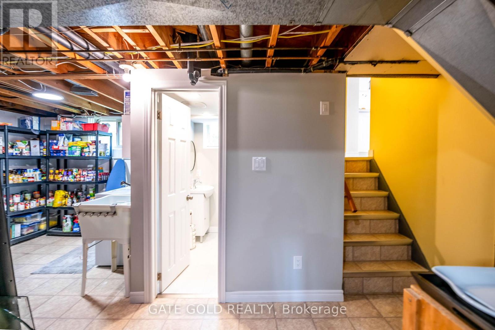 Photo 9 of 122 Forest Hill Road, Grimsby ON