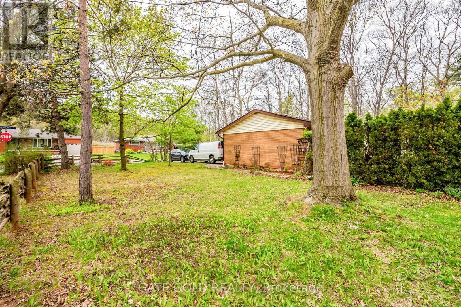 Photo 2 of 122 Forest Hill Road, Grimsby ON
