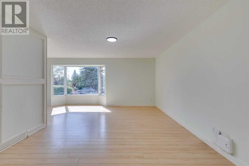 Single Family House 4 Level for Sale in  Rundleson Place NE Rundle Calgary 
