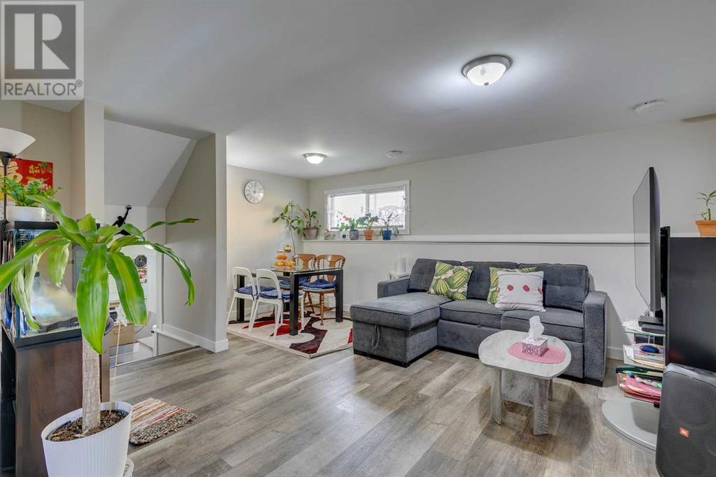 Single Family House 4 Level for Sale in  Rundleson Place NE Rundle Calgary 