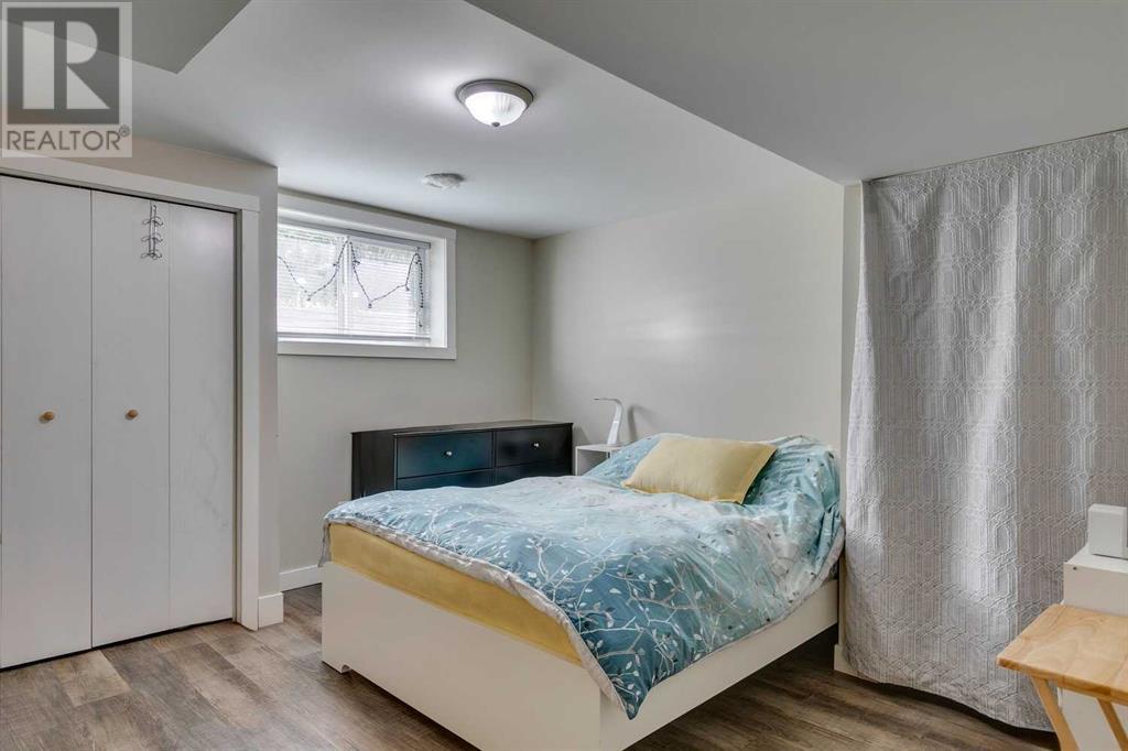 Single Family House 4 Level for Sale in  Rundleson Place NE Rundle Calgary 
