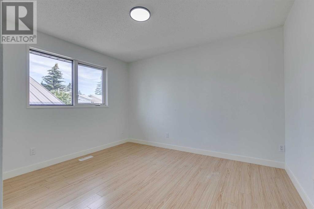 Single Family House 4 Level for Sale in  Rundleson Place NE Rundle Calgary 