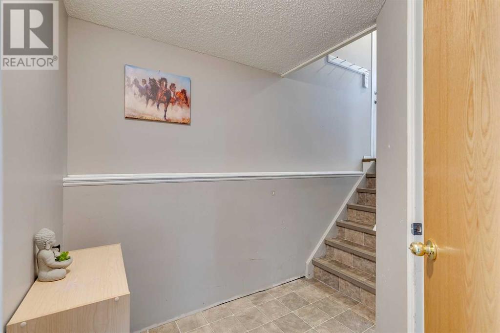 Single Family House 4 Level for Sale in  Rundleson Place NE Rundle Calgary 
