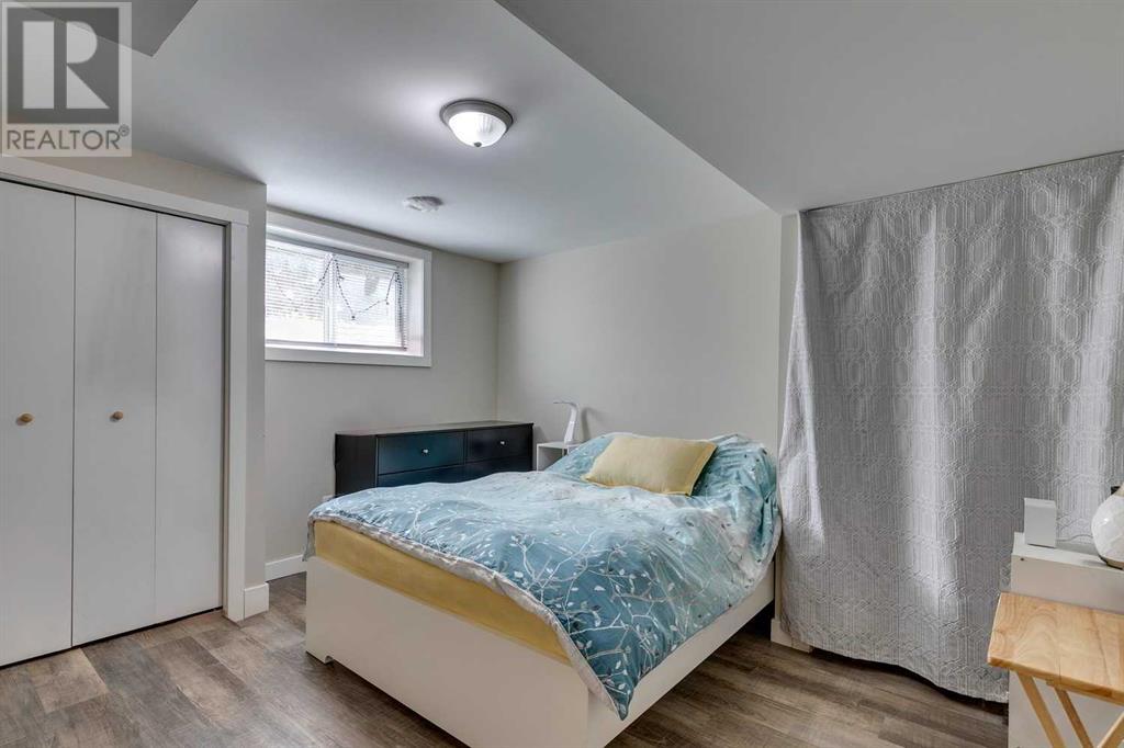 Single Family House 4 Level for Sale in  Rundleson Place NE Rundle Calgary 