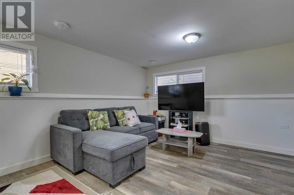 Single Family House 4 Level for Sale in  Rundleson Place NE Rundle Calgary 