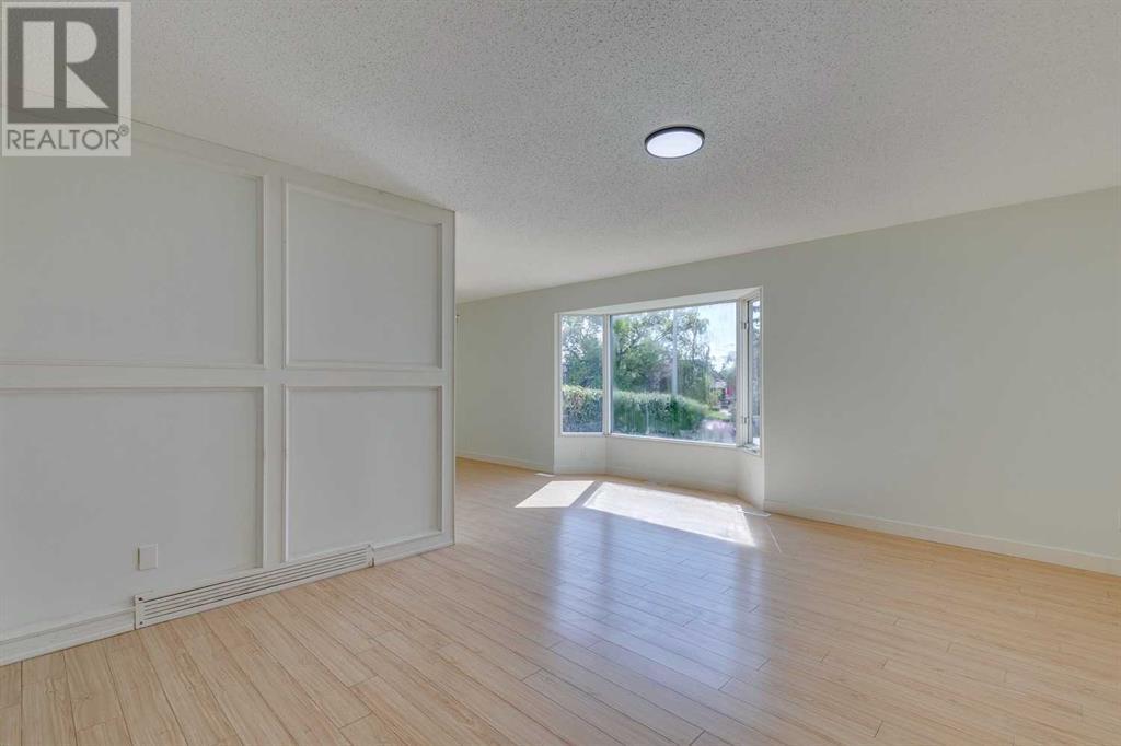 Single Family House 4 Level for Sale in  Rundleson Place NE Rundle Calgary 