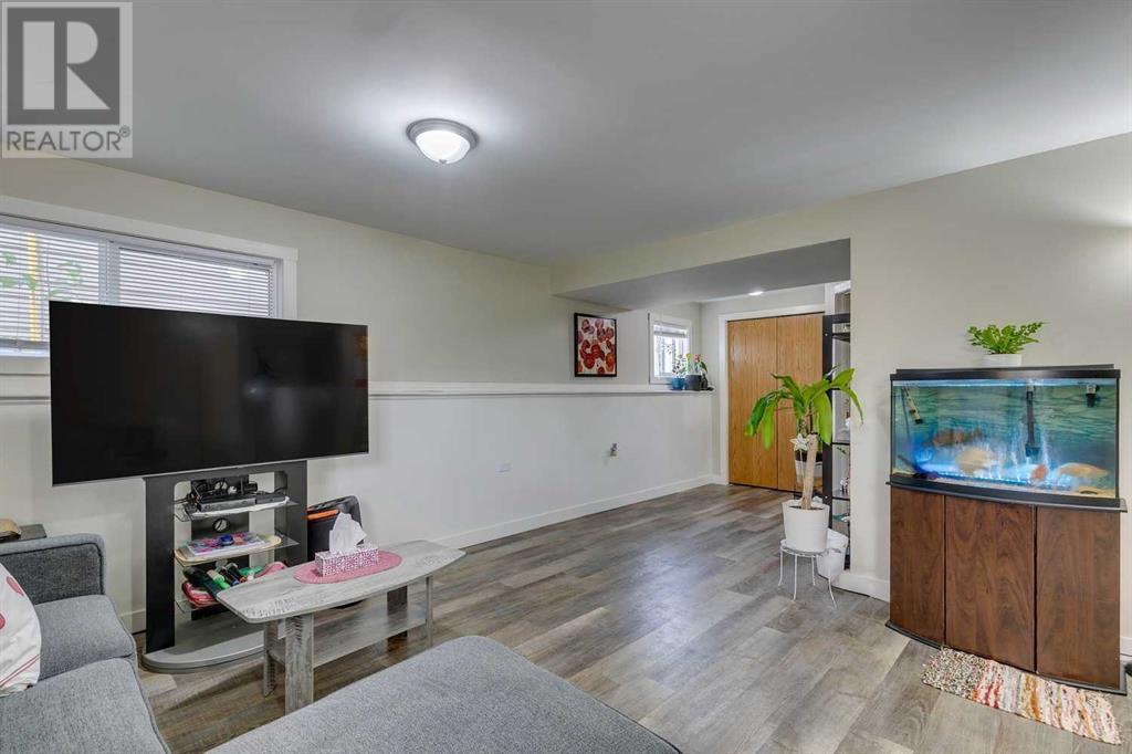 Single Family House 4 Level for Sale in  Rundleson Place NE Rundle Calgary 