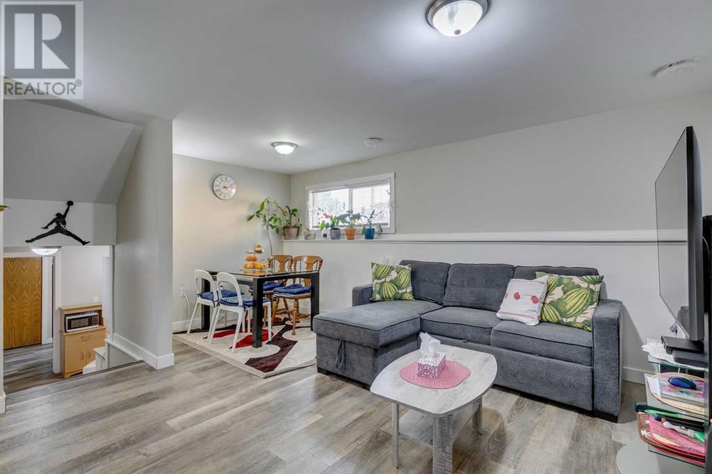 Single Family House 4 Level for Sale in  Rundleson Place NE Rundle Calgary 