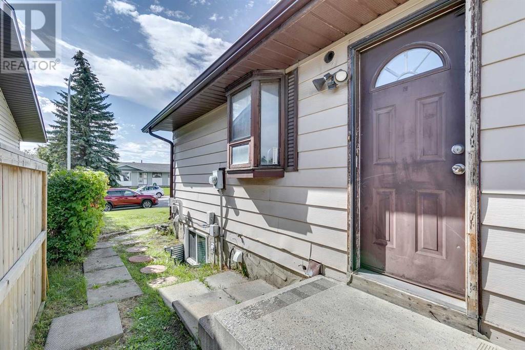 Single Family House 4 Level for Sale in  Rundleson Place NE Rundle Calgary 